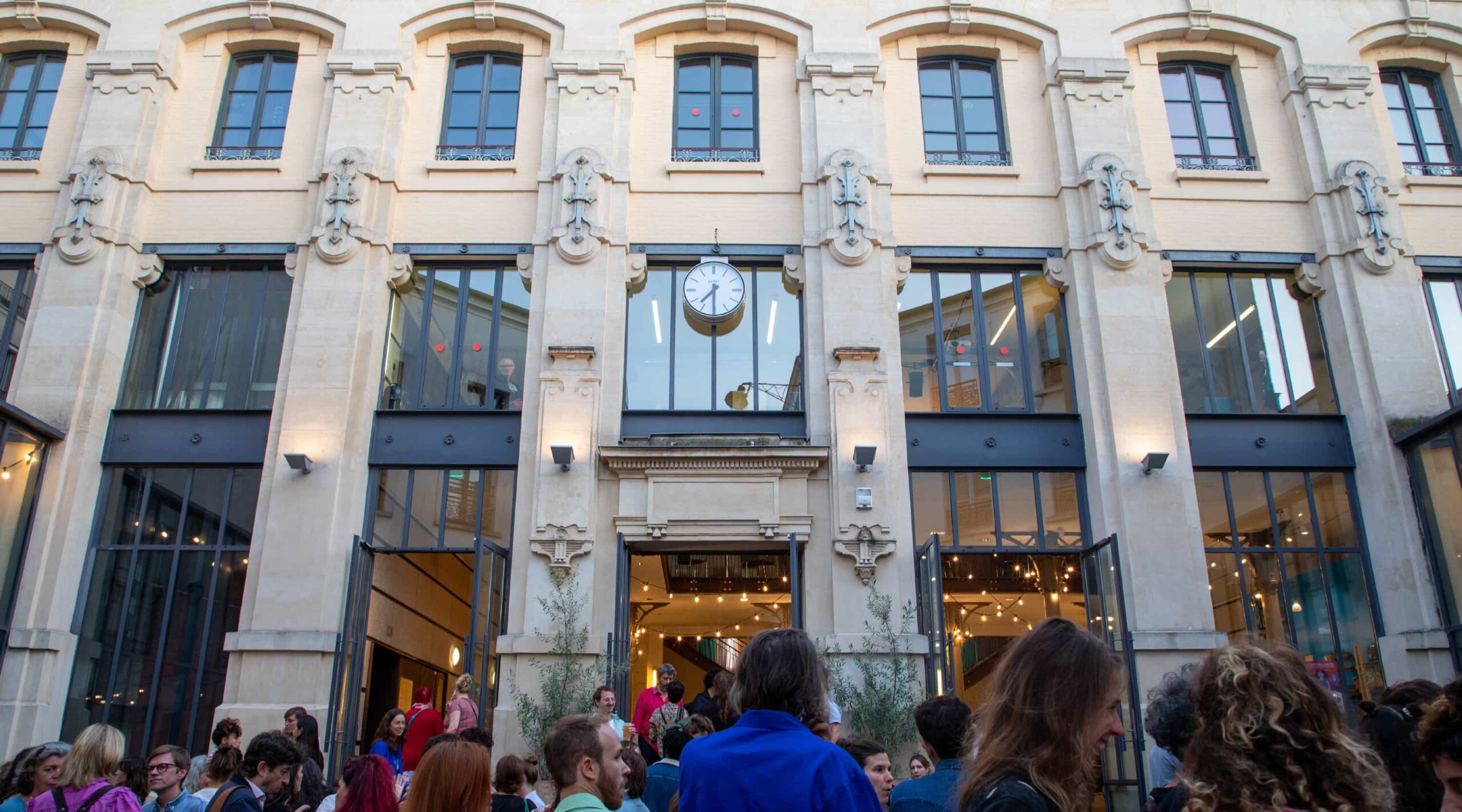 RUMBA : L&rsquo;âne et le bœuf de la crèche de Saint François sur le parking du supermarché