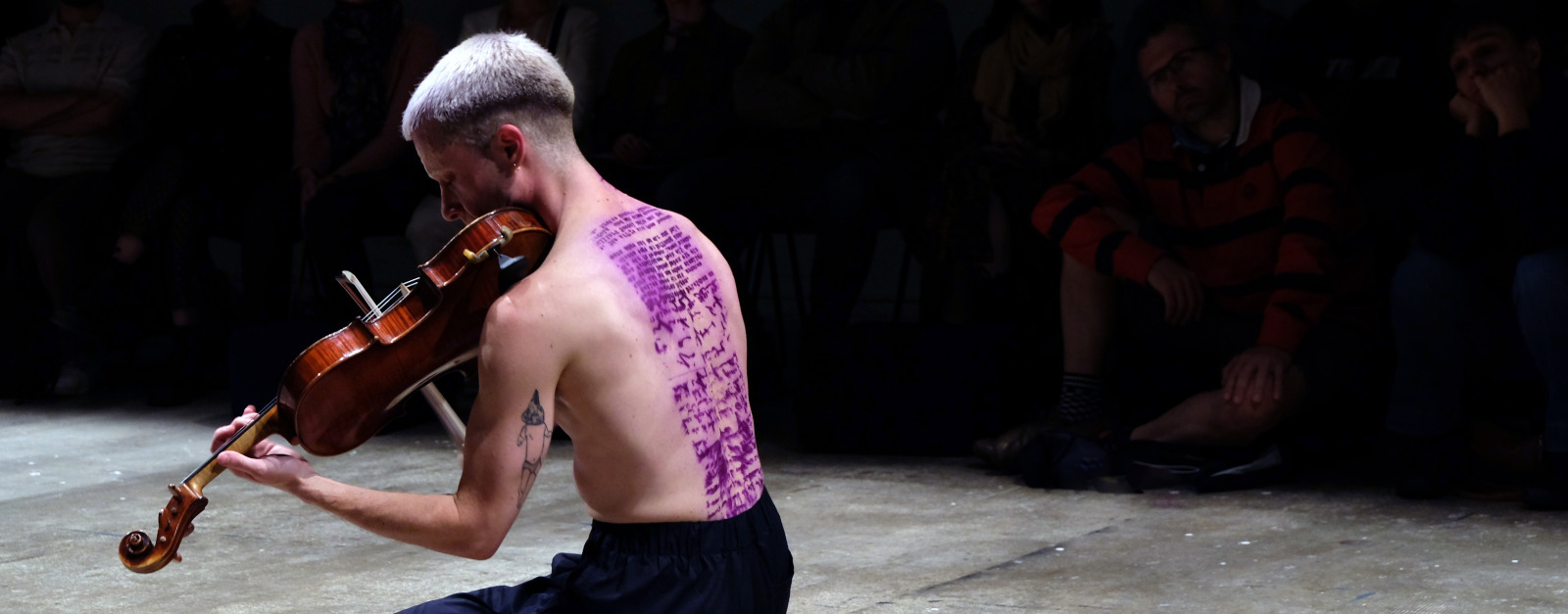 Danse dans les Nymphéas : Pol Pi, Schönheit ist Nebensache ou La beauté s’avère accessoire